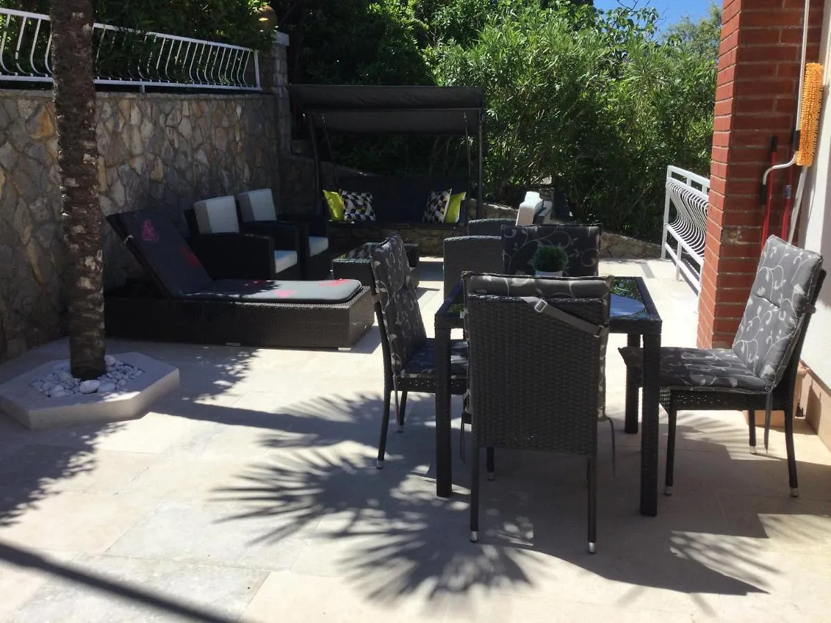 Apartment Villa Maja Njivice